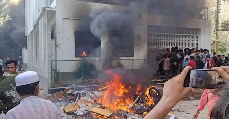 সাবেক এমপি বাহারের বাড়ি ও আ.লীগ অফিস ভাঙচুর, অগ্নিসংযোগ